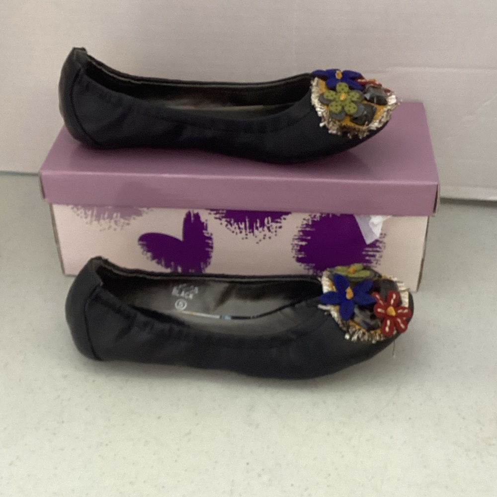 Black Women's Floral-Embellished Ballet Flats